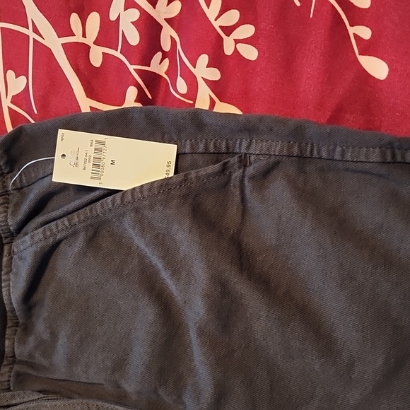 NWT Gap Shorts Medium - Picture 2 of 6